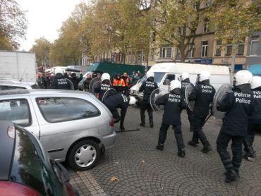 Forte tension entre manifestants et policiers Forte tension entre manifestants et policiers