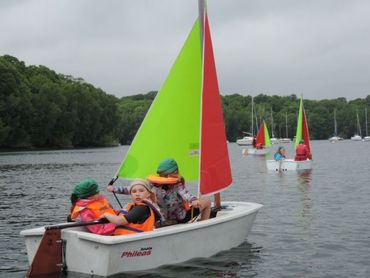 Bateaux pour enfants, adultes et groupes. Bateaux pour enfants, adultes et groupes.