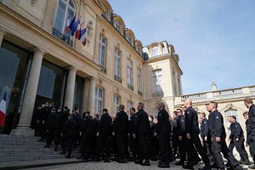 Macron remercie les pompiers de Notre-Dame: "Vous avez été l'exemple parfait" Macron remercie les pompiers de Notre-Dame: "Vous avez été l'exemple parfait"
