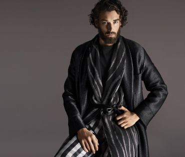 Richard Biedul représente les collections Homme de La Perla. Richard Biedul représente les collections Homme de La Perla.