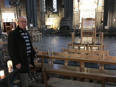 Pol Mourin, président de la fabrique d'église, devant le "dispositif de sécurité" installé à la basilique. Pol Mourin, président de la fabrique d'église, devant le "dispositif de sécurité" installé à la basilique.