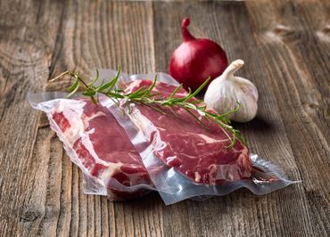 Dans son petit magasin, la Ferme Saint Paul propose la viande d'une seule bête à la fois, et donc le filet pur est un peu comme un petit trésor à déguster une fois de temps en temps! Dans son petit magasin, la Ferme Saint Paul propose la viande d'une seule bête à la fois, et donc le filet pur est un peu comme un petit trésor à déguster une fois de temps en temps!