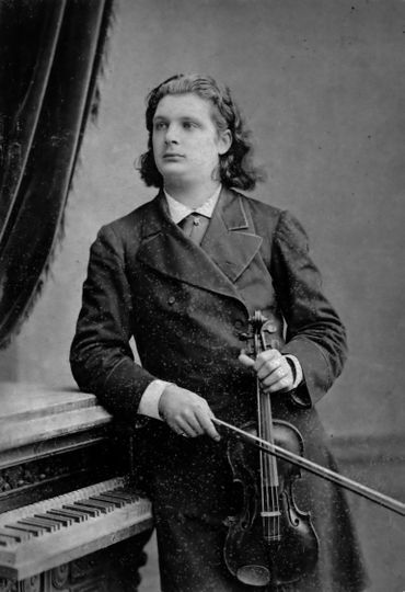 Eugène Ysaÿe en Russie, en 1883 Eugène Ysaÿe en Russie, en 1883