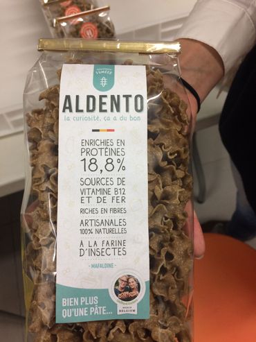 Une gamme de pâtes aux ténébrions, des vers de farine élevés dans une ferme biologique aux Pays-Bas Une gamme de pâtes aux ténébrions, des vers de farine élevés dans une ferme biologique aux Pays-Bas