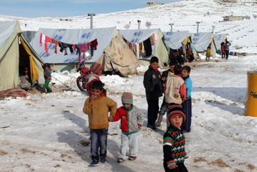Des enfants syriens dans la neige du camp de réfugiés d'Arsal, dans la Bekaa libanaise Des enfants syriens dans la neige du camp de réfugiés d'Arsal, dans la Bekaa libanaise