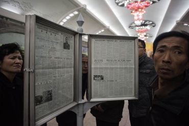 Les journaux, publiés dans les stations de métro. Les journaux, publiés dans les stations de métro.