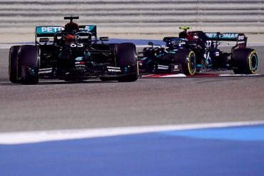 Valtteri Bottas derrière George Russell Valtteri Bottas derrière George Russell