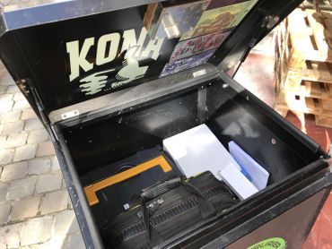 Cette boîte fait 170 litres. Cette boîte fait 170 litres.