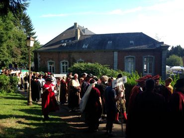 L'abbaye d'Aulne, cadre prestigieux pour ce rassemblement de confréries L'abbaye d'Aulne, cadre prestigieux pour ce rassemblement de confréries
