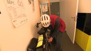 Ici, les patients peuvent rentrer leur vélo électrique à l'intérieur de la maison médicale. Ici, les patients peuvent rentrer leur vélo électrique à l'intérieur de la maison médicale.