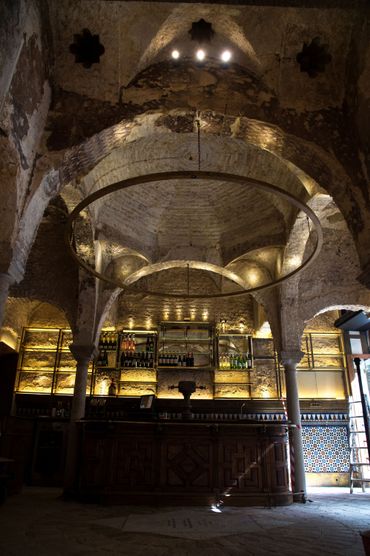 Le bar continuera à recevoir ses clients et clientes Le bar continuera à recevoir ses clients et clientes