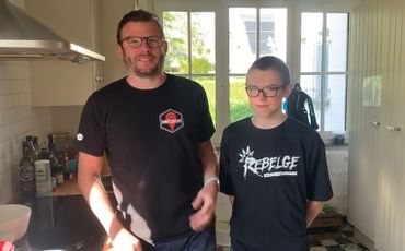 Le tuto de Jean-philippe Watteyne pour s'amuser en cuisine avec ses enfants et mettre à l'honneur les fraises belges . Le tuto de Jean-philippe Watteyne pour s'amuser en cuisine avec ses enfants et mettre à l'honneur les fraises belges .