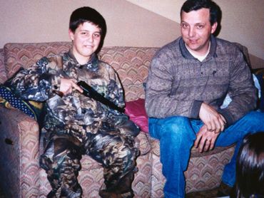 Andrew Golden avec son père. Andrew Golden avec son père.