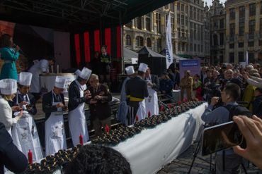 Confection de kimbap, plat à base de riz, en présence de Karine Lalieux, l'échevinede la Culture de la Ville de Bruxelles et Kim Hyoung Zhin, l'ambassadeur de la République de Corée en Belgique Confection de kimbap, plat à base de riz, en présence de Karine Lalieux, l'échevinede la Culture de la Ville de Bruxelles et Kim Hyoung Zhin, l'ambassadeur de la République de Corée en Belgique