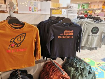 "Râleuse", "Madame je sais tout", "Monsieur génial": les t-shirts pour enfants sont-ils sexistes? "Râleuse", "Madame je sais tout", "Monsieur génial": les t-shirts pour enfants sont-ils sexistes?