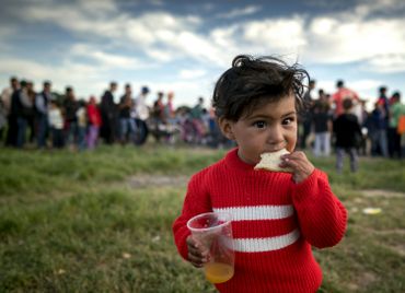 De nombreux migrants se sont amassés à la frontière greco-macédonienne, attendant une nouvelle opportunité de rejoindre les pays du nord de l'Europe. De nombreux migrants se sont amassés à la frontière greco-macédonienne, attendant une nouvelle opportunité de rejoindre les pays du nord de l'Europe.