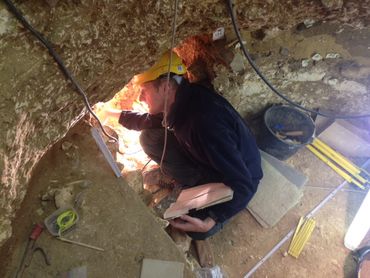 Les archéologues travaillent à une profondeur qui peut aller jusqu'à 10 mètres. Les archéologues travaillent à une profondeur qui peut aller jusqu'à 10 mètres.