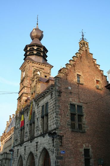 Son beffroi a été reconnu au titre de patrimoine de l'UNESCO.
Son beffroi a été reconnu au titre de patrimoine de l'UNESCO.