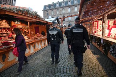 Environ 500 policiers, en uniforme et en civil, arpenteront le marché de Noël de Strasbourg. Environ 500 policiers, en uniforme et en civil, arpenteront le marché de Noël de Strasbourg.