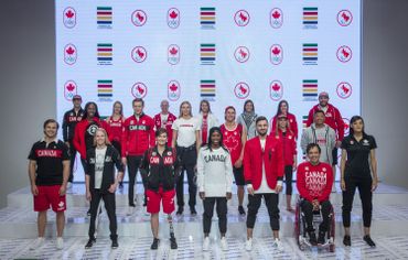 Les tenues canadiennes par Hudson's Bay et Dsquared2. Les tenues canadiennes par Hudson's Bay et Dsquared2.