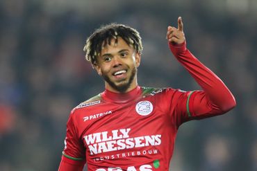 Zulte Waregem corrige sévèrement Bruges, battu pour la 1ère fois à domicile Zulte Waregem corrige sévèrement Bruges, battu pour la 1ère fois à domicile