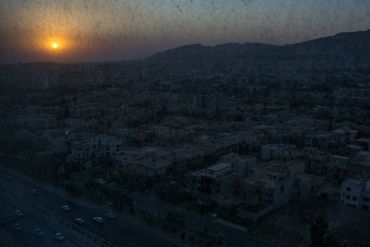 Un coucher de soleil à Dohuk, dans la région du Kurdistan du nord de l’Irak. Les militants de l’Etat Islamique ont conquis d’importants territoires en Irak, et le viol systématique des femmes et des jeunes filles de la minorité religieuse Yazidi est fortement lié à l’organisation et à la théologie du groupe. Un coucher de soleil à Dohuk, dans la région du Kurdistan du nord de l’Irak. Les militants de l’Etat Islamique ont conquis d’importants territoires en Irak, et le viol systématique des femmes et des jeunes filles de la minorité religieuse Yazidi est fortement lié à l’organisation et à la théologie du groupe.