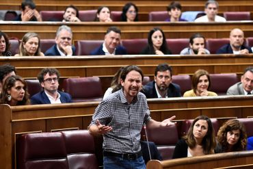Pablo Iglesias, dirigeant de Podemos pendant le débat d'investiture à Madrid Pablo Iglesias, dirigeant de Podemos pendant le débat d'investiture à Madrid