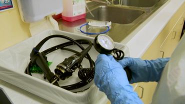 L'endoscope est l'instrument médical le plus utilisé. Il est envoyé en salle de retraitement après utilisation afin d'être nettoyé et désinfecté. L'endoscope est l'instrument médical le plus utilisé. Il est envoyé en salle de retraitement après utilisation afin d'être nettoyé et désinfecté.