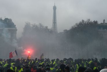 La Tour Eiffel était fermée comme d'autres lieux touristiques, culturels et commerciaux de Paris. La Tour Eiffel était fermée comme d'autres lieux touristiques, culturels et commerciaux de Paris.