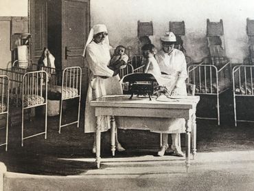 Les soins aux tout petits entre les deux guerres Les soins aux tout petits entre les deux guerres