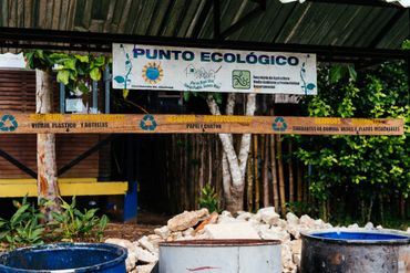 Tri et recyclage obligatoires dans tout le village sous peine d'une lourde amende. Tri et recyclage obligatoires dans tout le village sous peine d'une lourde amende.