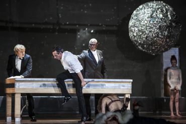 Don Giovanni à la Monnaie : Andreas Wolf (Leporello), Jean-Sébastien Bou (Don Giovanni), Sir Willard White (Il Commendatore), Barbara Hannigan (Donna Anna) Don Giovanni à la Monnaie : Andreas Wolf (Leporello), Jean-Sébastien Bou (Don Giovanni), Sir Willard White (Il Commendatore), Barbara Hannigan (Donna Anna)