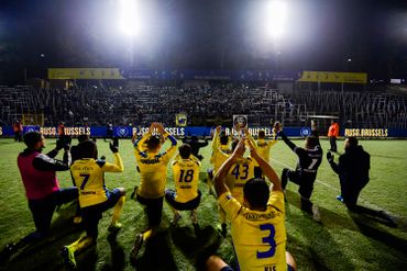 Les joueurs de l'Union et leurs supporters Les joueurs de l'Union et leurs supporters