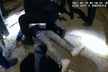 USA : un policier de Chicago abat un adolescent de 13 ans, une nouvelle vidéo qui choque le pays USA : un policier de Chicago abat un adolescent de 13 ans, une nouvelle vidéo qui choque le pays
