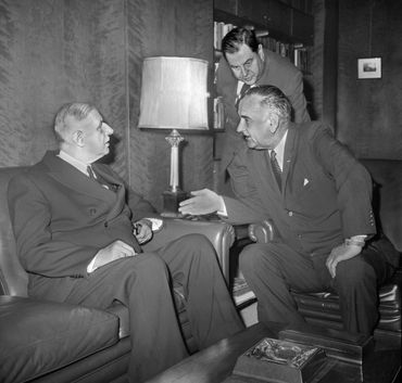 Le général De Gaulle et le président américain Lyndon Johnson. Le général De Gaulle et le président américain Lyndon Johnson.