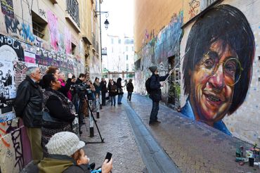 Portrait du dessinateur Cabu (tué dans l'attentat contre le journal), peint sur un mur à Marseille le 09/01/15. Portrait du dessinateur Cabu (tué dans l'attentat contre le journal), peint sur un mur à Marseille le 09/01/15.