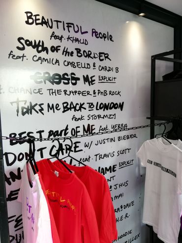 Visite du pop-up store d'Ed Sheeran et écoute intégrale de son album Visite du pop-up store d'Ed Sheeran et écoute intégrale de son album