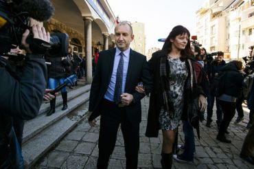 Desislava Radeva, la femme du président bulgare Rumen Radev. Desislava Radeva, la femme du président bulgare Rumen Radev.