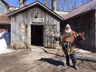 A 30 ans, Pierre Faucher a changé de vie pour se consacrer au sirop d’érable. Aujourd’hui, il a 72 ans et en est devenu un incroyable ambassadeur, au Québec mais aussi à l’étranger. A 30 ans, Pierre Faucher a changé de vie pour se consacrer au sirop d’érable. Aujourd’hui, il a 72 ans et en est devenu un incroyable ambassadeur, au Québec mais aussi à l’étranger.