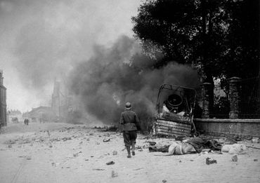 Bombardement allemand sur la poche de Dunkerque, lors de la bataille de France, en mai 40 Bombardement allemand sur la poche de Dunkerque, lors de la bataille de France, en mai 40