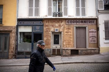 Depuis le confinement, un décor de cinéma fige un coin de Paris sous l'occupation nazie Depuis le confinement, un décor de cinéma fige un coin de Paris sous l'occupation nazie
