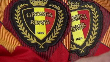 Pouvez-vous faire la différence entre le maillot officiel des Diables et sa copie? Pouvez-vous faire la différence entre le maillot officiel des Diables et sa copie?