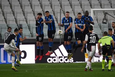Cristiano Ronaldo tente sa chance Cristiano Ronaldo tente sa chance