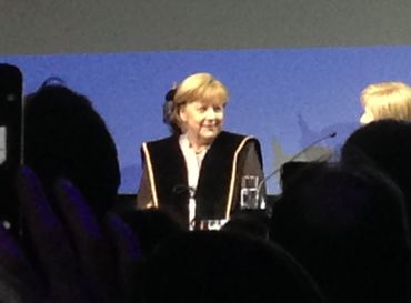 Angela Merkel honorée par la KUL et l'UGent. Angela Merkel honorée par la KUL et l'UGent.