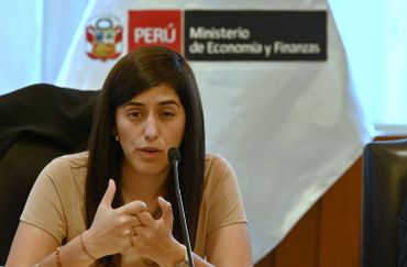 La ministre péruvienne de l'Économie et des Finances Maria Antonieta Alva lors d'une conférence de presse à Lima, le 20 janvier 2020. La ministre péruvienne de l'Économie et des Finances Maria Antonieta Alva lors d'une conférence de presse à Lima, le 20 janvier 2020.