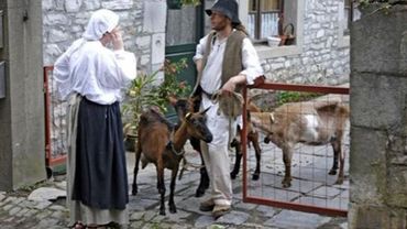 "Olne Autrefois": des artisans de qualité, des métiers de bouche du terroir, de la musique et de nombreuses animations de rue. "Olne Autrefois": des artisans de qualité, des métiers de bouche du terroir, de la musique et de nombreuses animations de rue.