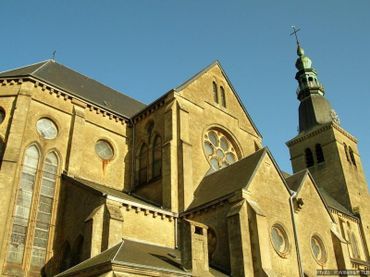 Le Belvédère de Florenville, situé au sommet de la tour de l’église néo-gothique Notre-Dame de l’Assomption (1873). Le Belvédère de Florenville, situé au sommet de la tour de l’église néo-gothique Notre-Dame de l’Assomption (1873).