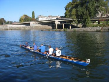 L’élégance des compétitions d’aviron en bord de Meuse... L’élégance des compétitions d’aviron en bord de Meuse...