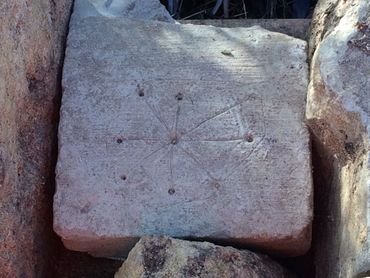 Des graffitis médiévaux pour chasser sorcières et mauvais esprits découverts en Angleterre Des graffitis médiévaux pour chasser sorcières et mauvais esprits découverts en Angleterre