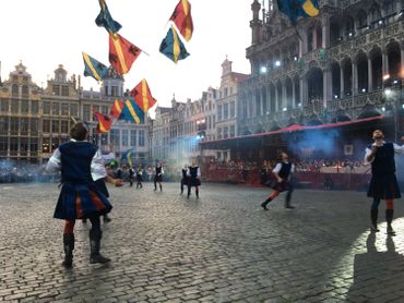 Les lanceurs de drapeaux Les lanceurs de drapeaux